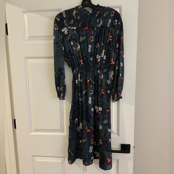 Zara Dresses & Skirts - Zara Navy Floral Long Sleeve Floral Print Dress